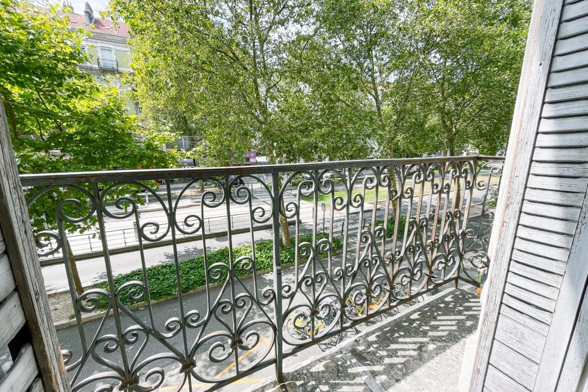 #G3 The Authentic T2 Downtown Balcony Tramway Apartment Grenoble Exterior photo